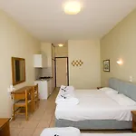 Kiapekou Aparthotel *