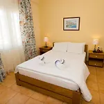 Kiapekou Aparthotel *
